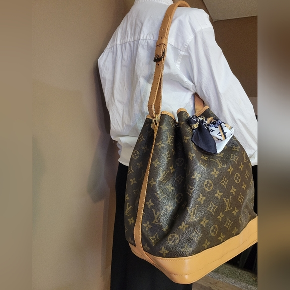 Guaranteed Authentic Louis Vuitton Large Bucket Noe GM - Picture 2 of 16